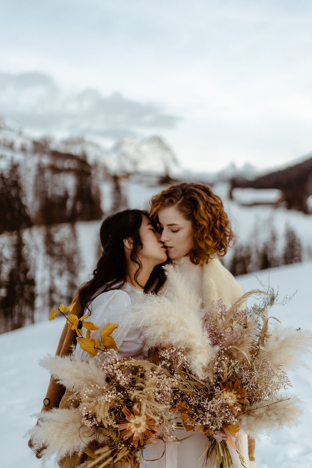 Intimate-wedding-dolomites-italy-mountain-elopement39.jpg