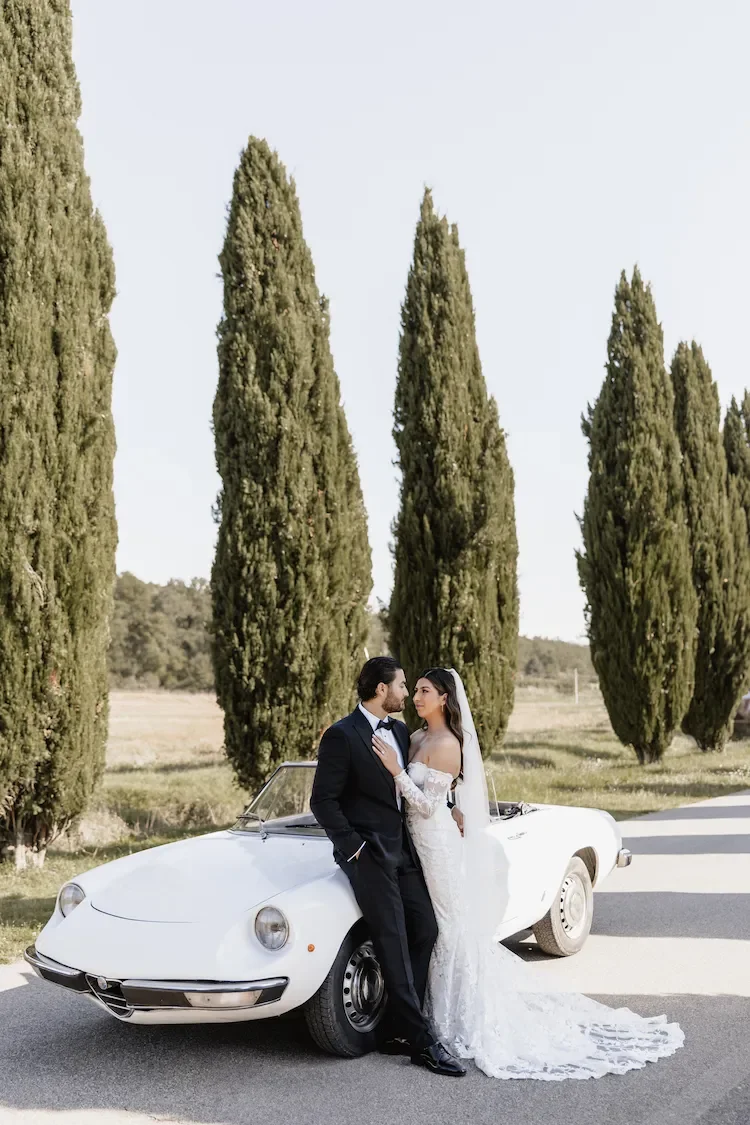 Elopement couple portrait in Tuscany, Italy