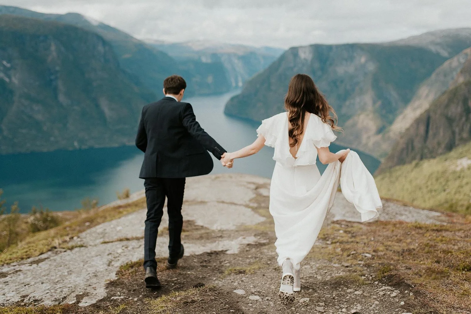 adventurous-norway-elopement-wedding-photographer-28.jpg