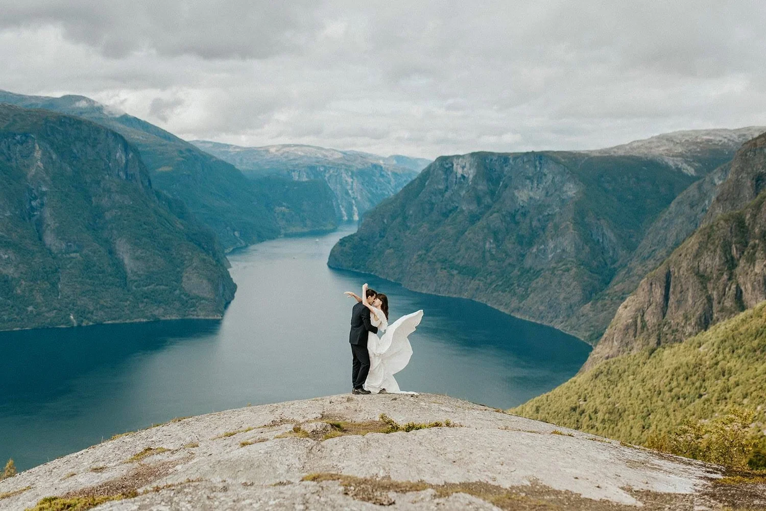 adventurous-norway-elopement-wedding-photographer-32.jpg