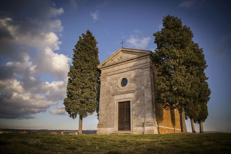 Elope in Tuscany