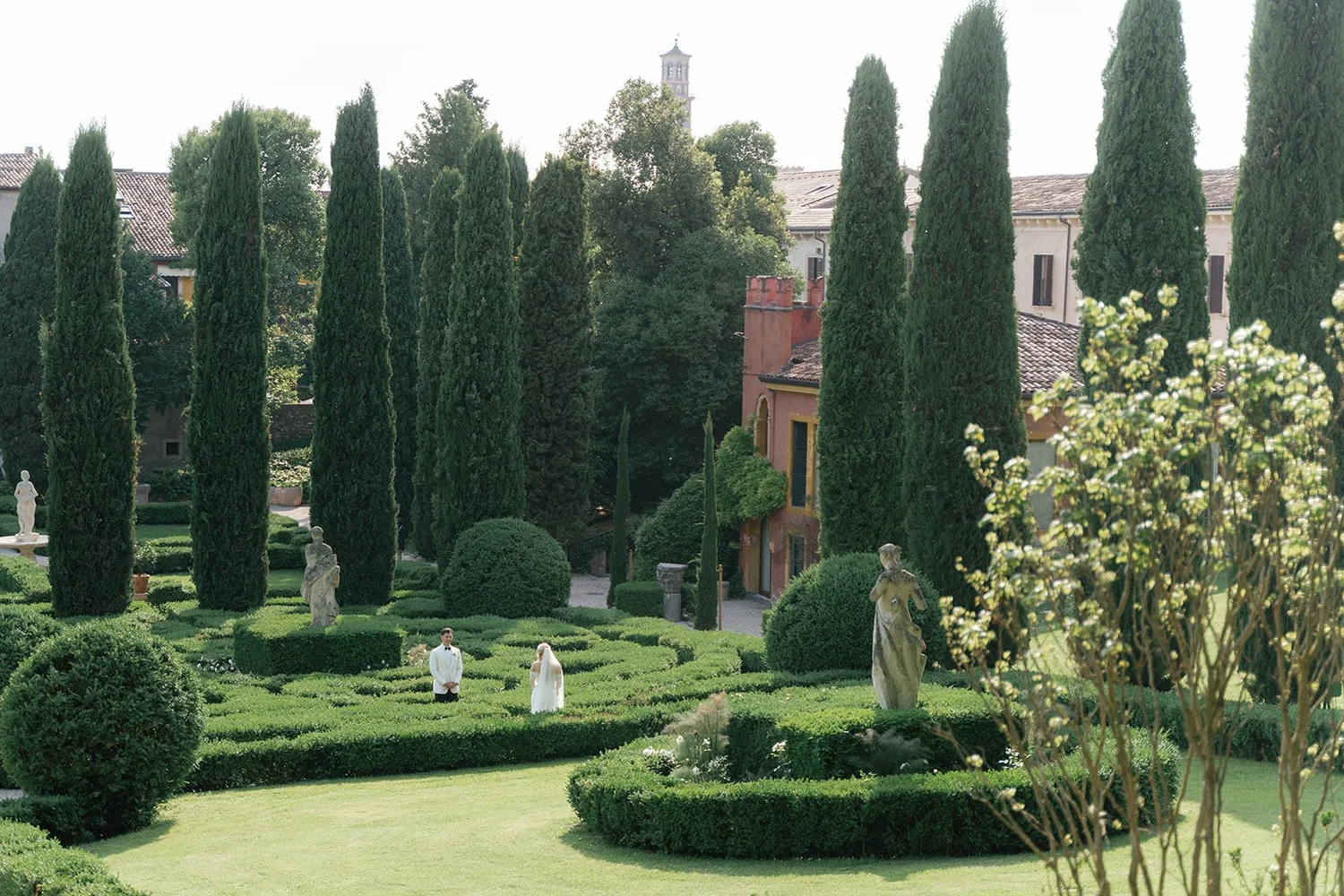 Elope in Verona